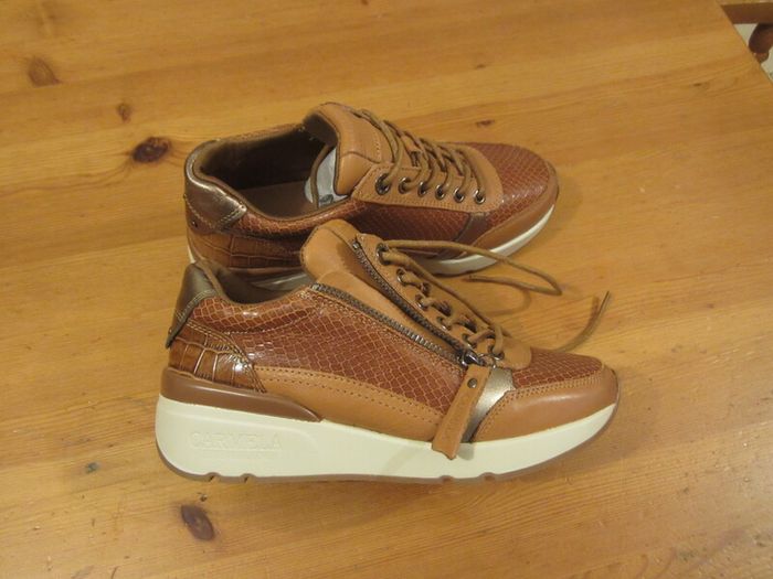 carmela leather trainer   size 4