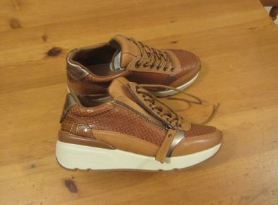 carmela leather trainer   size 4