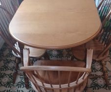 Solid extendable dining table with 6 chairs