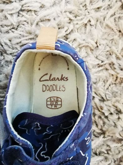 Unisex Clarks shoes size UK 6 1/2 G