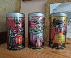 Set of 3 Vintage-Style Spice Tins (Kitchen decor)