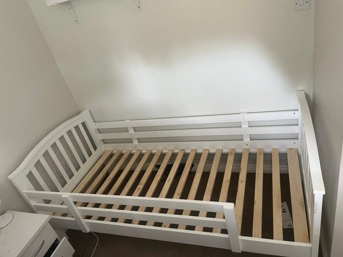Solid wood White Single Bed FRAME (mattress size 90x190cm)