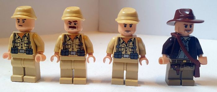 Lego Indiana Jones 7622: Race for the Stolen Treasure (2008) 100% Complete (NO BOX)
