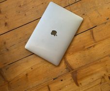 MacBook Pro 13" 2017 - works but needs new battery