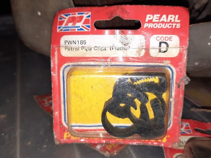 Mixed Collection of Vintage Jubilee Clips etc