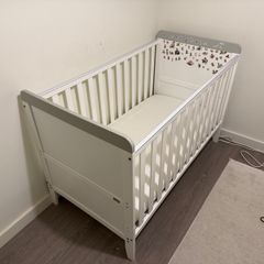baby cot