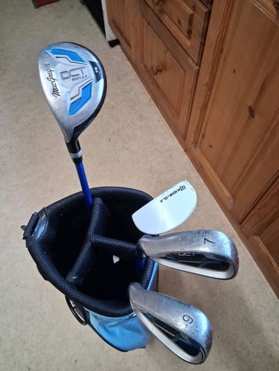 Golf clubs. Junior Set Of Left Handed MacGregor Golf Clubs For 9 To 12 Year Old. Collect In Dublin Or Receive Via Post.
