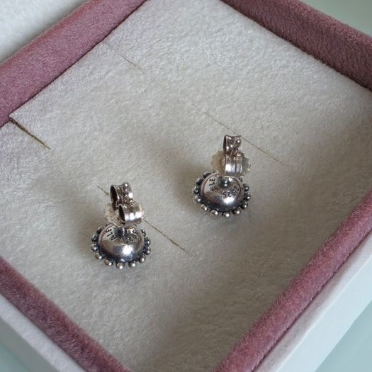 Pandora midnight star navy,blue crystal stud earrings very good condition fully hallmarked (no box