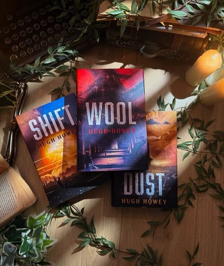 The Silo trilogy by Hugh Howey - Broken Binding