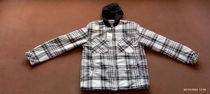 Checkered zip-up jacket with hood