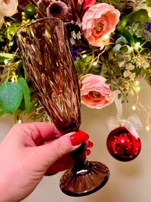 Elegant burgundy champaign glasses
