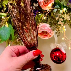 Elegant burgundy champaign glasses