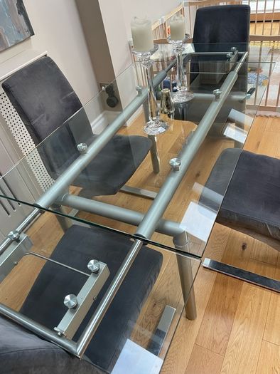 Extendable Glass Dining Table and 4 Chairs