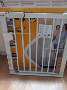 Metal Safety Gate (Unused)