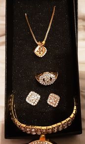 dress jewellery ( yellow metal)
