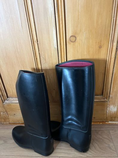 Riding boots