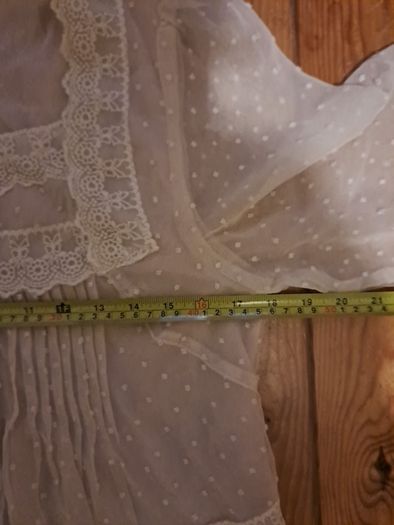 BNWOT Size M Cream Chiffon Top