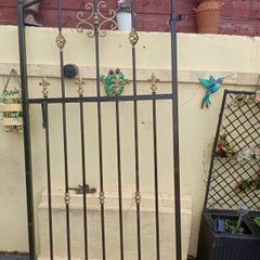 Metal gate hinge and mounting bracket