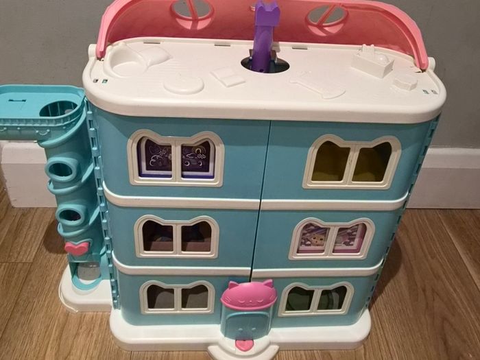 Gabby doll house