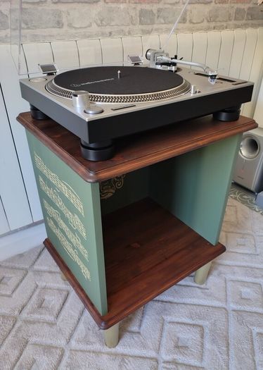 Cabinet for vinyl records storage