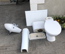 Bathroom suite