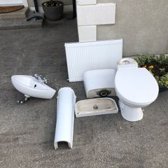 Bathroom suite