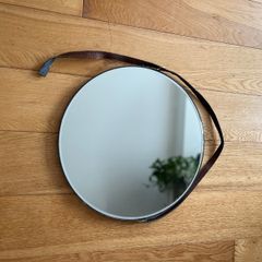 Round mirror