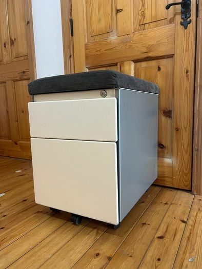 Steel Pedestals with Cushion Tops