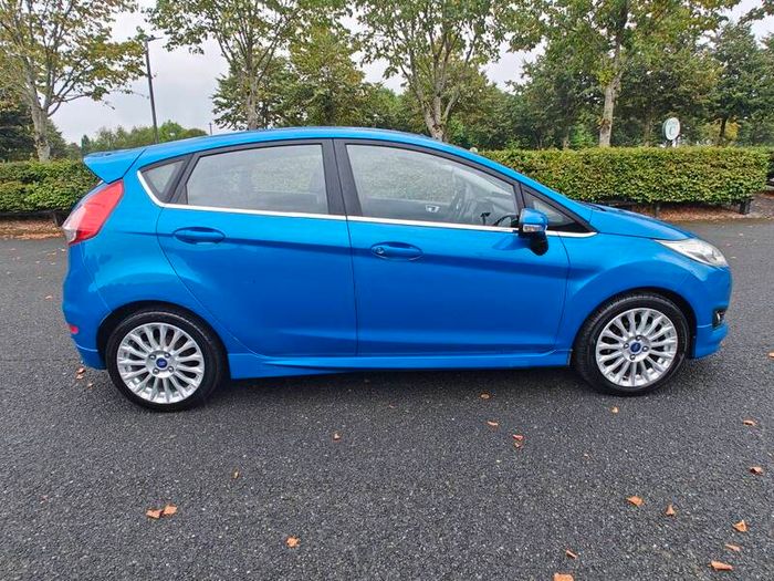 2015 Ford Fiesta Automatic low mileage