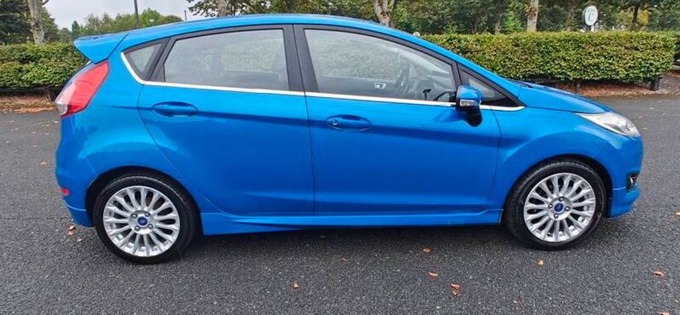 2015 Ford Fiesta Automatic low mileage