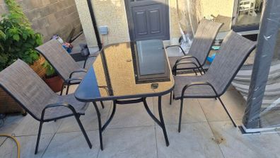 Outdoor Table & Chairs