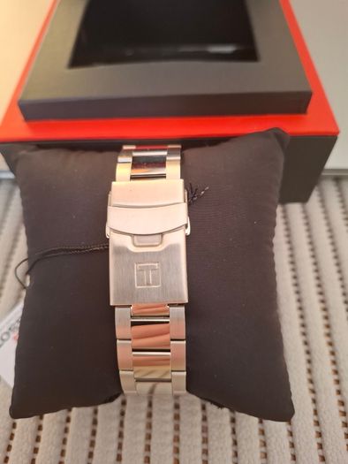 Tissot Watch SEASTAR 1000 QUARTZ Watch New in Box