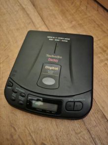 Portable Techiniks CD player