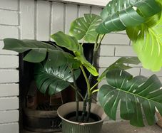 Artificial plant and pot