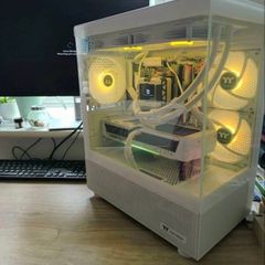 7800x3d, 5070, 32GB ram All White Gaming Pc