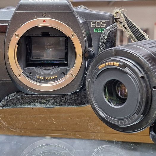 Canon EOS 600 35mm SLR Film Camera with Canon EF 35-80mm Zoom Lens