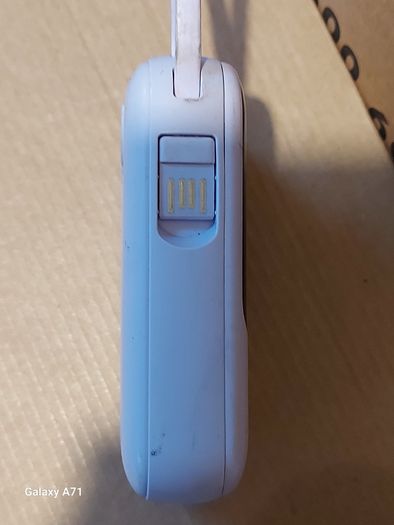 Compact Powerbank, 3 charging sources (USB, USB b, and USB c) and 4 cabled connection outputs (USB, USB b, USB c, and Apple) Plus Torch