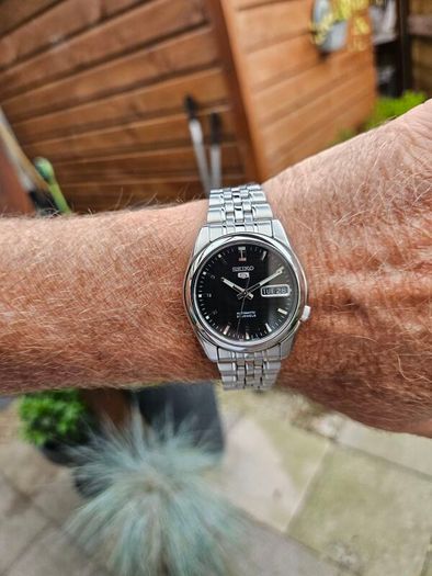 Watch Seiko 5 Automatic.