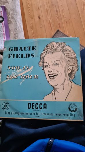 Gracie Fields. Now Is The Hour. Long Playing Record 1954. Coplete With Sleeve And Jacket.