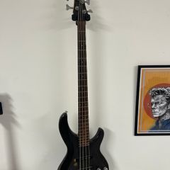Bass guitar
