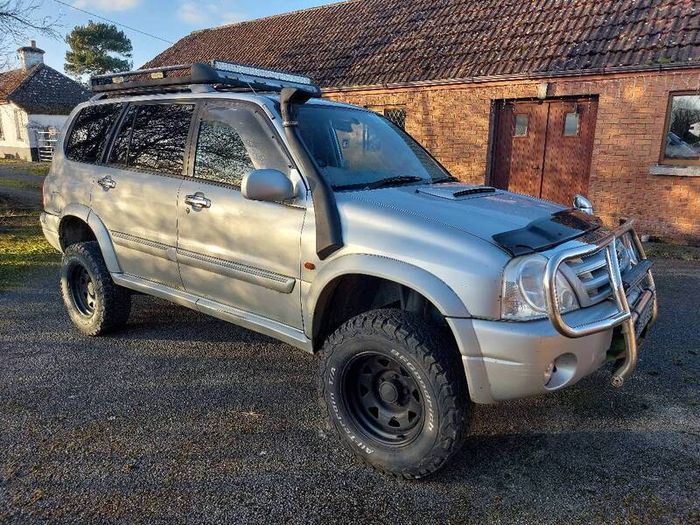 2005 Suzuki Grand Vitara for breaking
