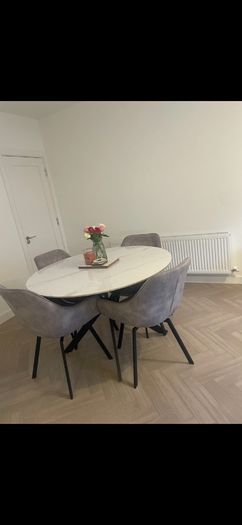 Dining table & Chairs