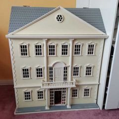 Beautiful Georgian Dolls House Complete with Furniture & Accessories