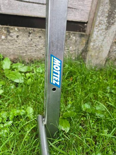 Mottez bike rack stand