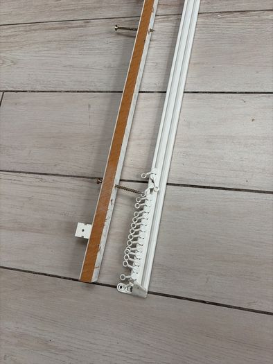 Wall fittings for curtains 2 m