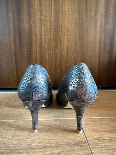 Metallic snake print embossed leather pointed heels size 38 in good condition