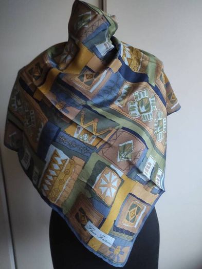 Vintage Fleur Fontaine silk scarf
