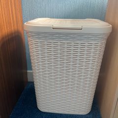 Laundry hamper