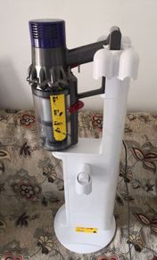 Dyson V10 and Docking station.