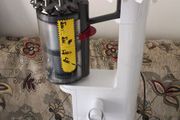 Dyson V10 and Docking station.